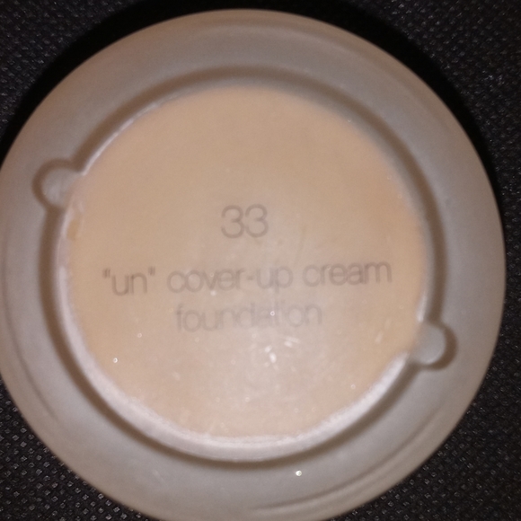 "Un" Cover-Up Natural Finish Cream Foundation - Picture 2 of 3
